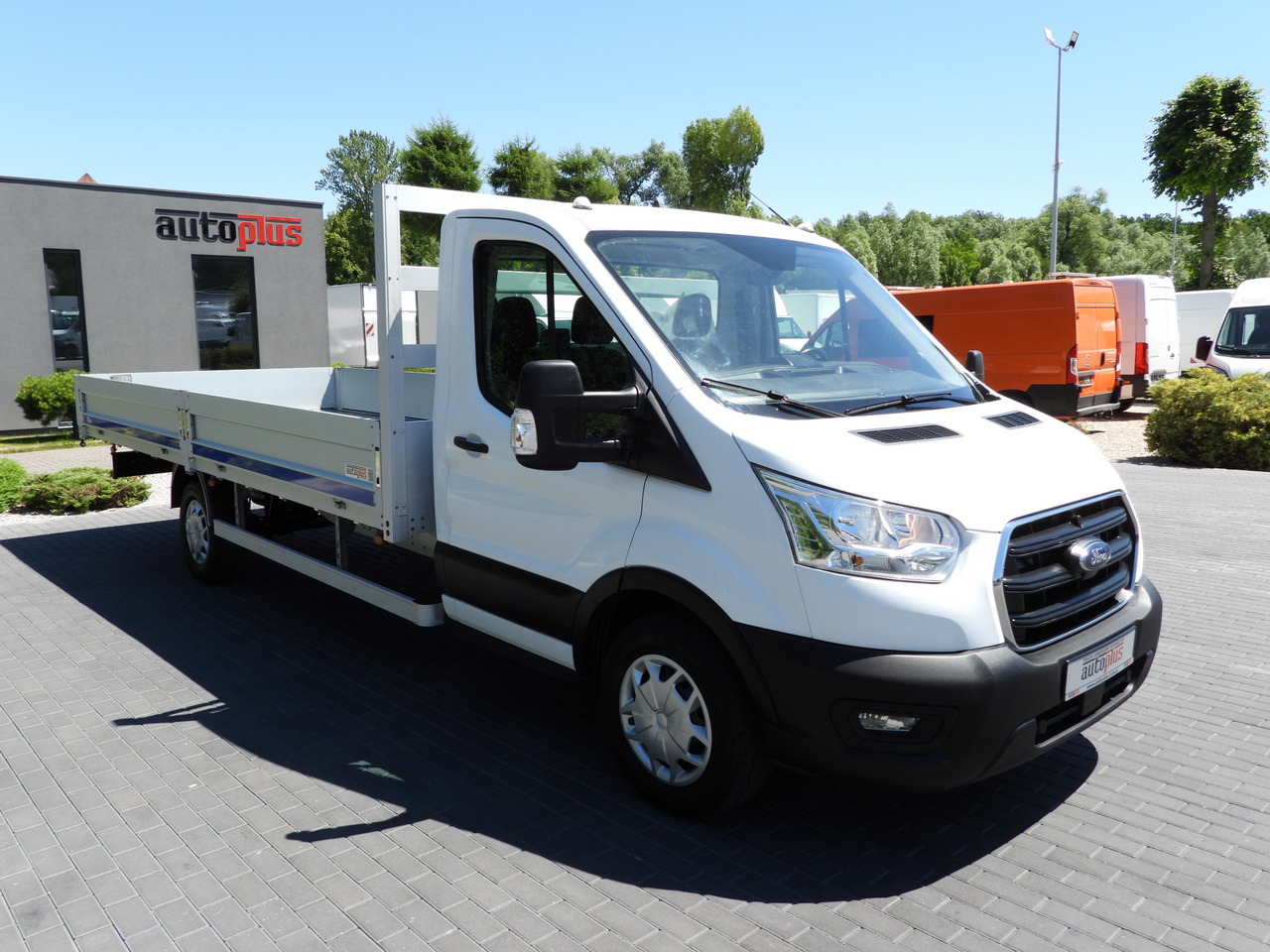 FORD TRANSIT STAKE BODY 10 PALLETS CRUISE CONTROL LED LIGHTS PNEUMATICS AIR CONDITIONING 160HP - Комбе со отворен сандак: слика 4 FORD TRANSIT STAKE BODY 10 PALLETS CRUISE CONTROL LED LIGHTS PNEUMATICS AIR CONDITIONING 160HP - Комбе со отворен сандак: слика 4