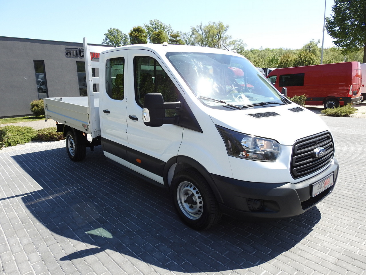 FORD TRANSIT STAKE BODY DOUBLE CABIN DOKA 7 SEATS AIR CONDITIONING 130HP - Комби со двојна кабина: слика 4 FORD TRANSIT STAKE BODY DOUBLE CABIN DOKA 7 SEATS AIR CONDITIONING 130HP - Комби со двојна кабина: слика 4