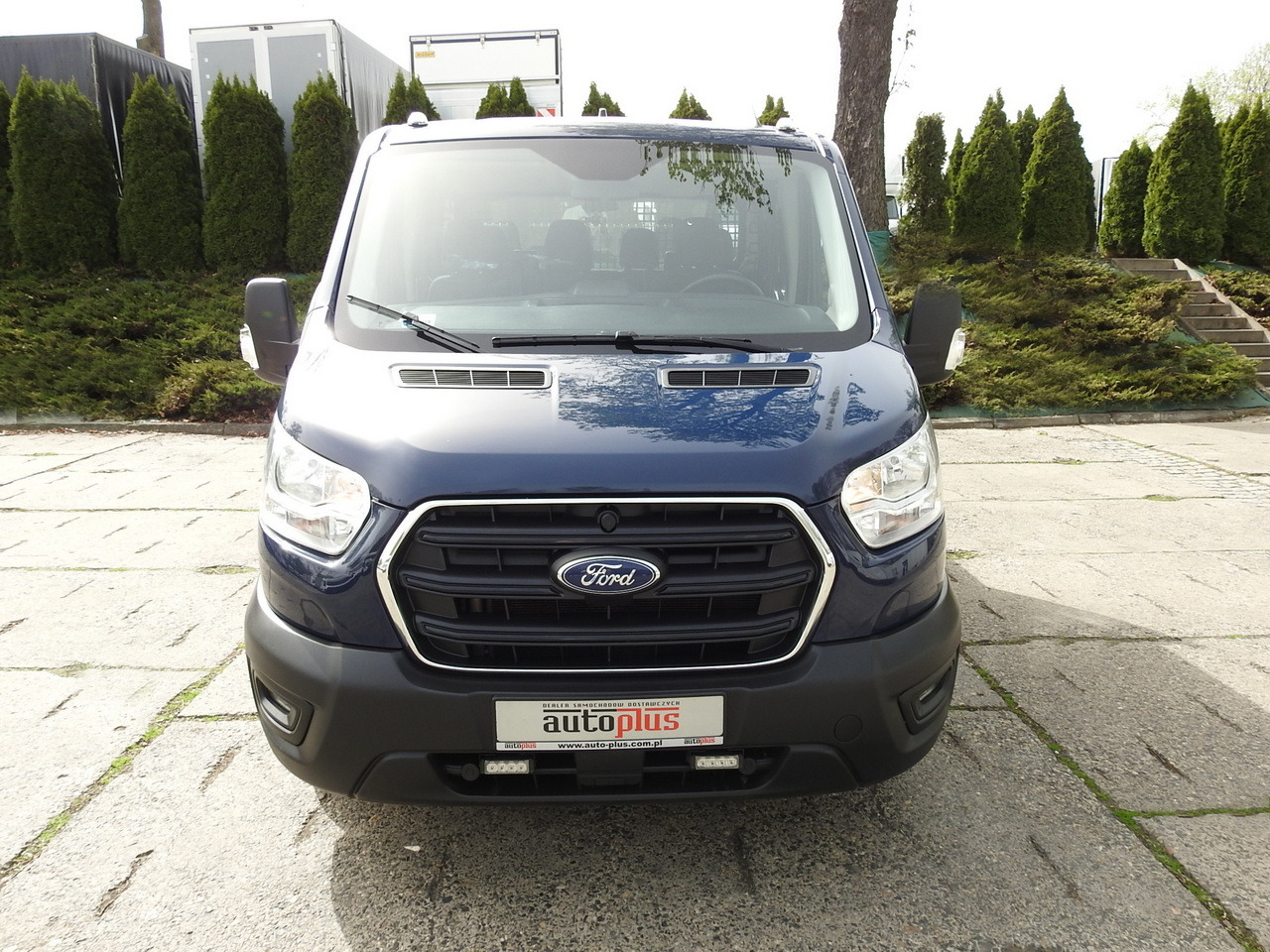 FORD TRANSIT STAKE BODY DOUBLE CABIN DOKA 7 SEATS CRUISE CONTROL AIR CONDITIONING LED LIGHTS 130HP - Комби со двојна кабина: слика 5 FORD TRANSIT STAKE BODY DOUBLE CABIN DOKA 7 SEATS CRUISE CONTROL AIR CONDITIONING LED LIGHTS 130HP - Комби со двојна кабина: слика 5