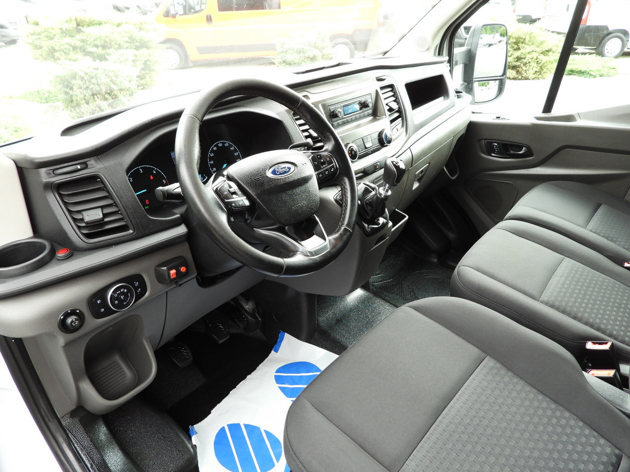 FORD TRANSIT TARPAULIN 8 PALLETS CRUISE CONTROL LED LIGHTS TWIN WHEELS AIR CONDITIONING 130HP - Комбе со церада: слика 2 FORD TRANSIT TARPAULIN 8 PALLETS CRUISE CONTROL LED LIGHTS TWIN WHEELS AIR CONDITIONING 130HP - Комбе со церада: слика 2