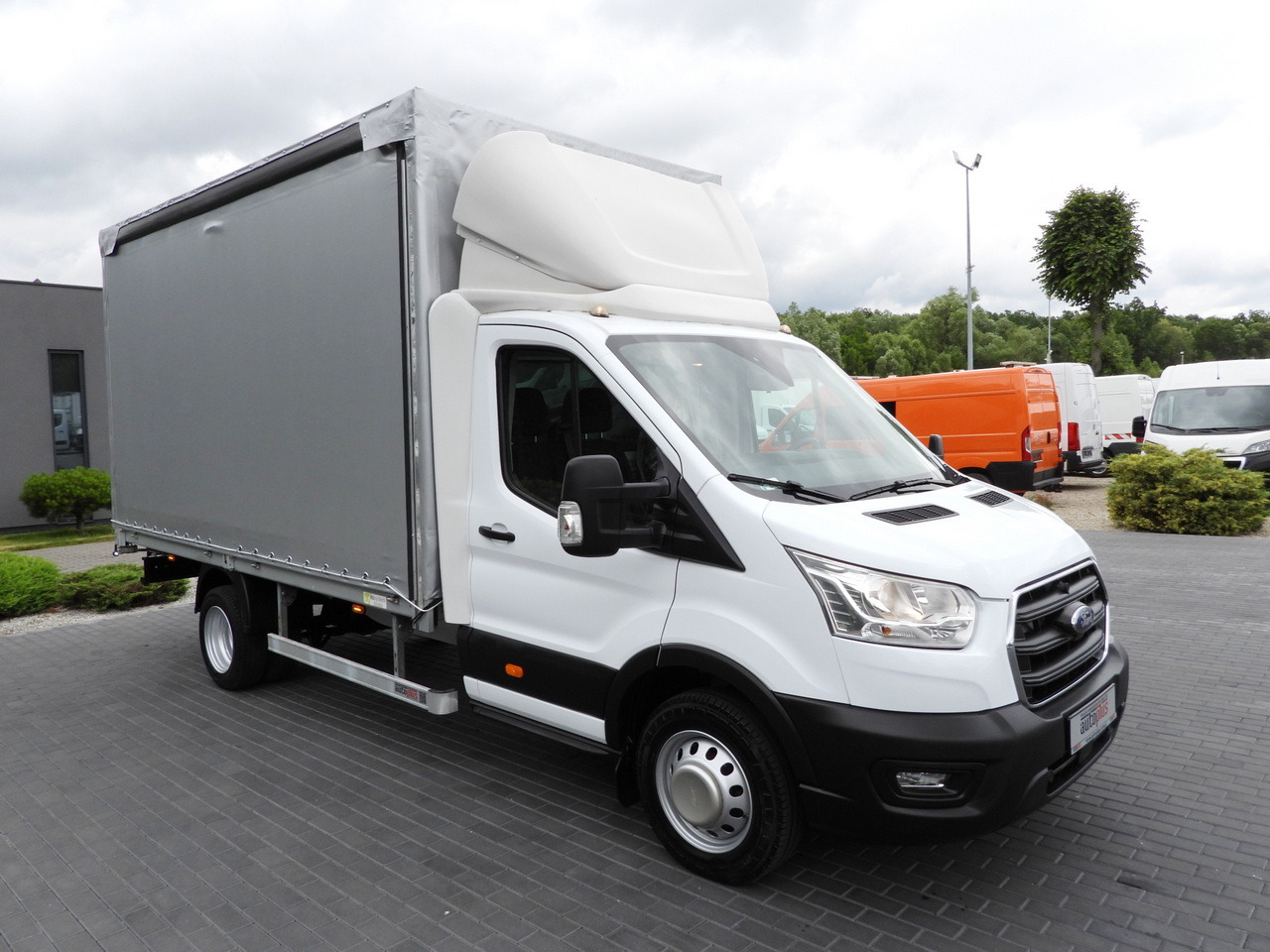 FORD TRANSIT TARPAULIN 8 PALLETS CRUISE CONTROL LED LIGHTS TWIN WHEELS AIR CONDITIONING 130HP - Комбе со церада: слика 4 FORD TRANSIT TARPAULIN 8 PALLETS CRUISE CONTROL LED LIGHTS TWIN WHEELS AIR CONDITIONING 130HP - Комбе со церада: слика 4