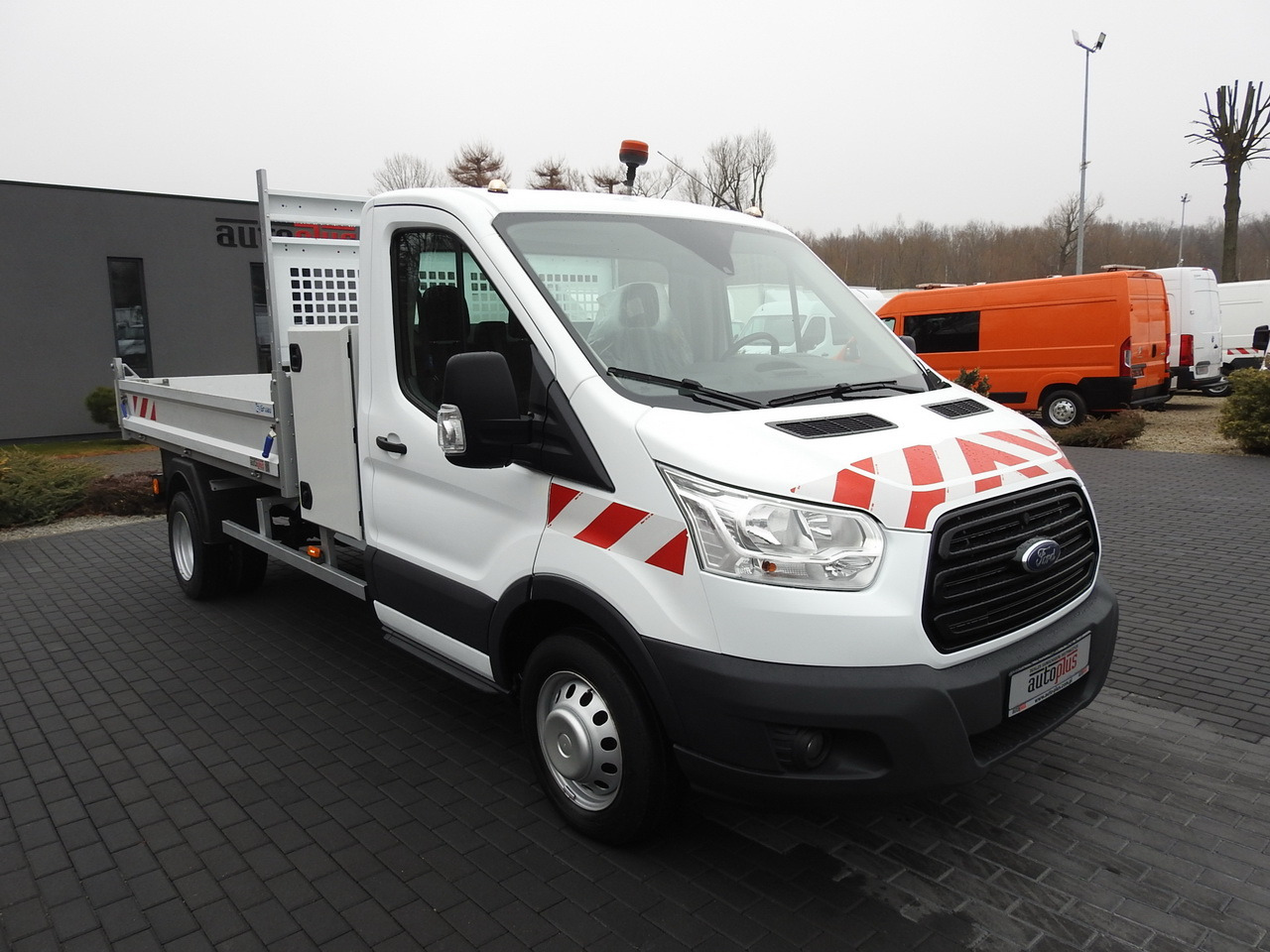 FORD TRANSIT TIPPER CRUISE CONTROL AIR CONDITIONING TWIN WHEELS 170HP - Комби кипер: слика 4 FORD TRANSIT TIPPER CRUISE CONTROL AIR CONDITIONING TWIN WHEELS 170HP - Комби кипер: слика 4