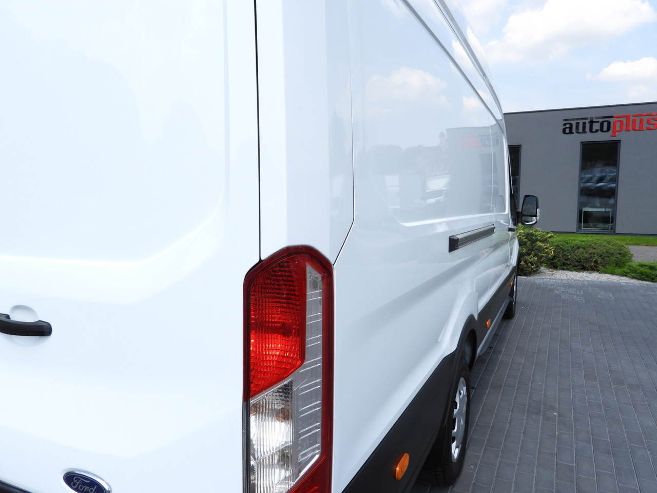 Товарно комбе FORD TRANSIT  VAN CRUISE CONTROL LED LIGHTS AIR CONDITIONING  130HP: слика 17