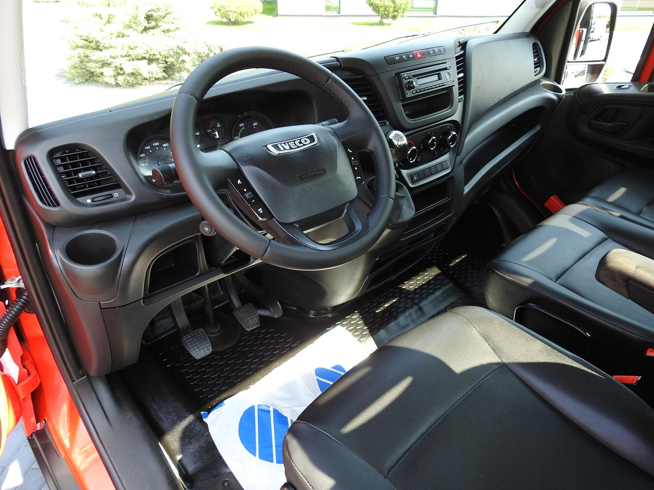 IVECO DAILY 35C13 TIPPER CRUISE CONTROL AIR CONDITIONING TWIN WHEELS 130HP - Комби кипер: слика 2 IVECO DAILY 35C13 TIPPER CRUISE CONTROL AIR CONDITIONING TWIN WHEELS 130HP - Комби кипер: слика 2