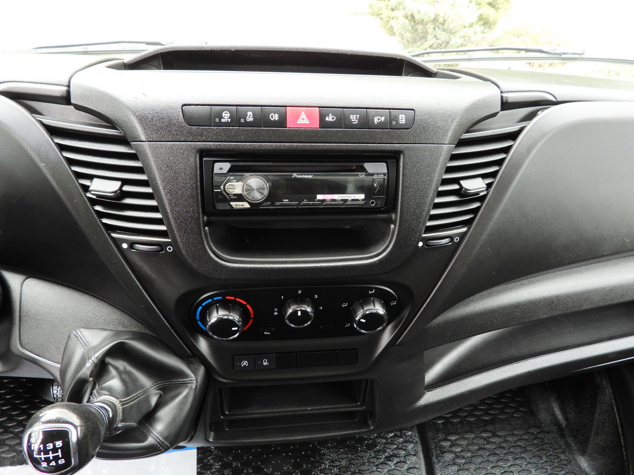 Комби кипер IVECO DAILY 35C14 TIPPER CRUISE CONTROL TWIN WHEELS  140HP: слика 35