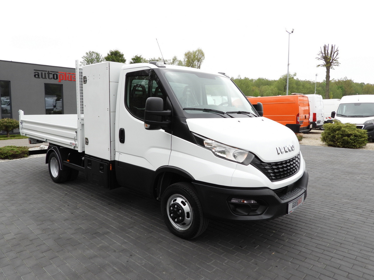 IVECO DAILY 35C14 TIPPER CRUISE CONTROL TWIN WHEELS  140HP - Комби кипер: слика 4 IVECO DAILY 35C14 TIPPER CRUISE CONTROL TWIN WHEELS  140HP - Комби кипер: слика 4