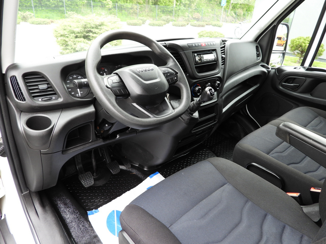 IVECO DAILY 35C14 TIPPER CRUISE CONTROL TWIN WHEELS 140HP - Комби кипер: слика 2 IVECO DAILY 35C14 TIPPER CRUISE CONTROL TWIN WHEELS 140HP - Комби кипер: слика 2