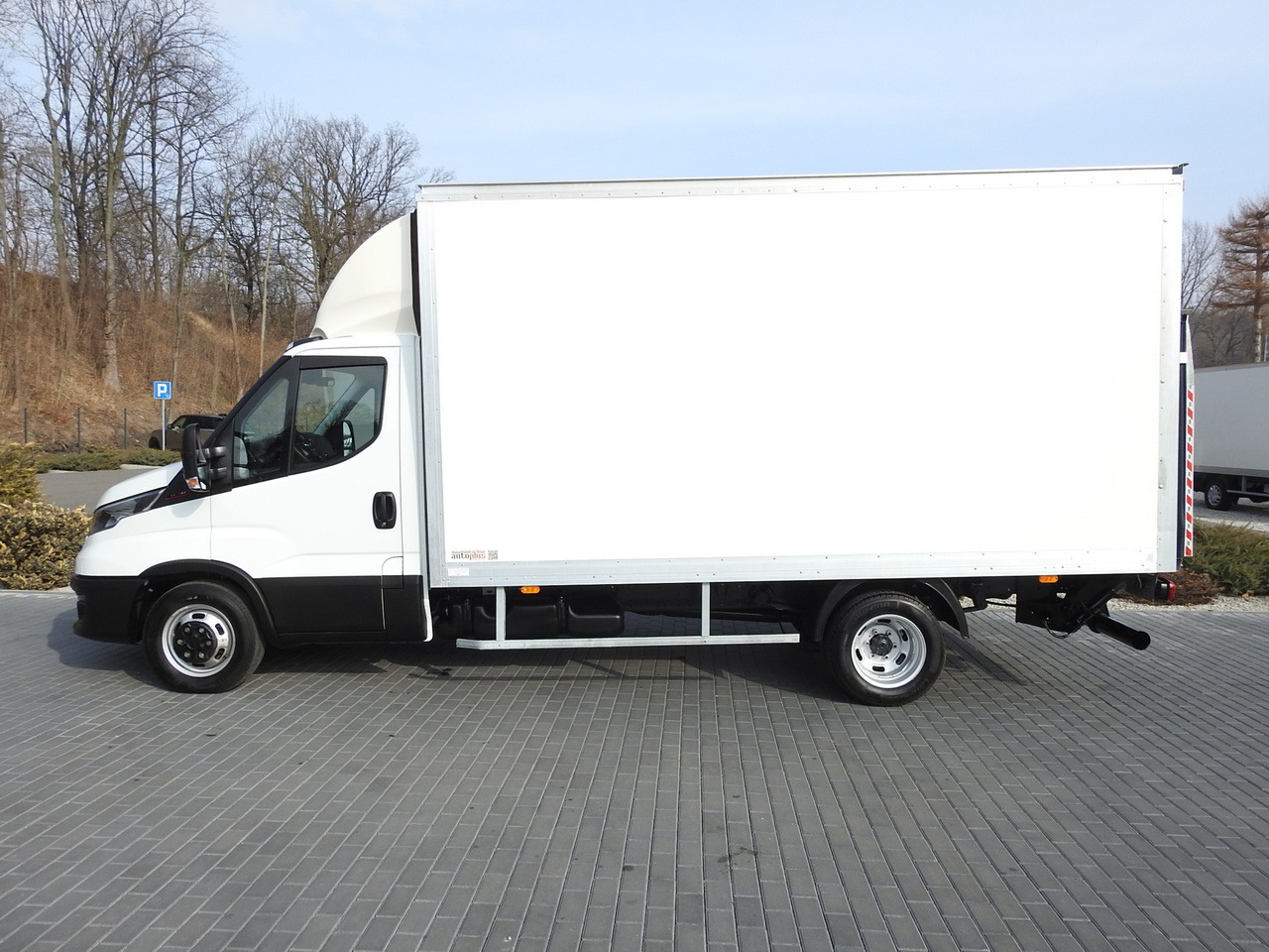 Комбе фургон IVECO DAILY 35C16 BOX LIFT 8 PALLETS CRUISE CONTROL TWIN WHEELS AIR CONDITIONING 160HP: слика 8 Комбе фургон IVECO DAILY 35C16 BOX LIFT 8 PALLETS CRUISE CONTROL TWIN WHEELS AIR CONDITIONING 160HP: слика 8