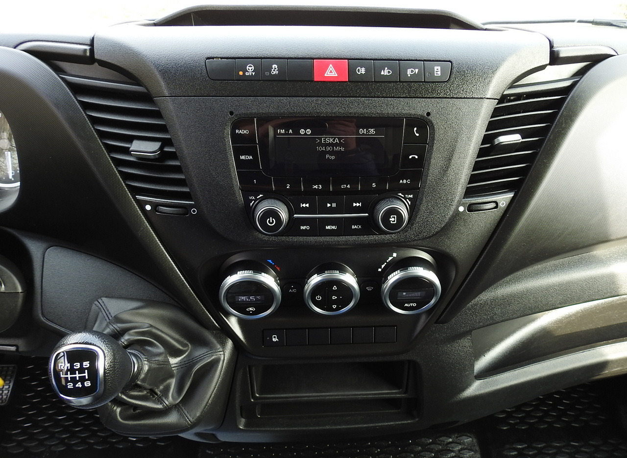 Комбе фургон IVECO DAILY 35C16 BOX LIFT 8 PALLETS CRUISE CONTROL TWIN WHEELS AIR CONDITIONING 160HP: слика 34 Комбе фургон IVECO DAILY 35C16 BOX LIFT 8 PALLETS CRUISE CONTROL TWIN WHEELS AIR CONDITIONING 160HP: слика 34