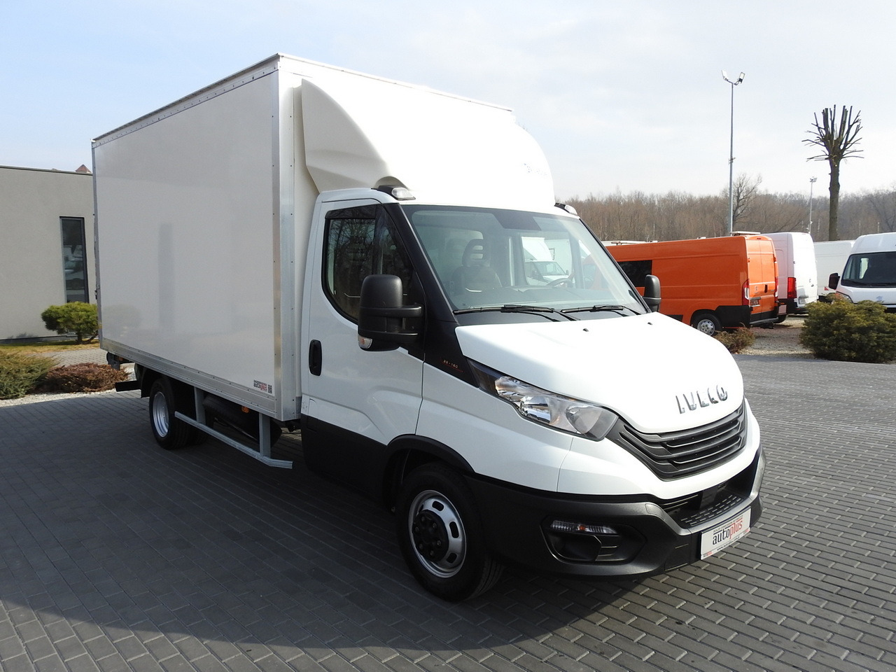 IVECO DAILY 35C16 BOX LIFT 8 PALLETS CRUISE CONTROL TWIN WHEELS AIR CONDITIONING 160HP - Комбе фургон: слика 4 IVECO DAILY 35C16 BOX LIFT 8 PALLETS CRUISE CONTROL TWIN WHEELS AIR CONDITIONING 160HP - Комбе фургон: слика 4