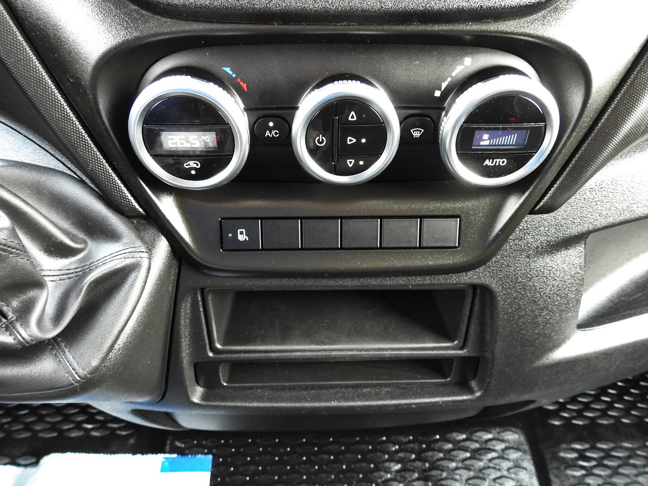 Комбе фургон IVECO DAILY 35C16 BOX LIFT 8 PALLETS CRUISE CONTROL TWIN WHEELS AIR CONDITIONING 160HP: слика 35 Комбе фургон IVECO DAILY 35C16 BOX LIFT 8 PALLETS CRUISE CONTROL TWIN WHEELS AIR CONDITIONING 160HP: слика 35