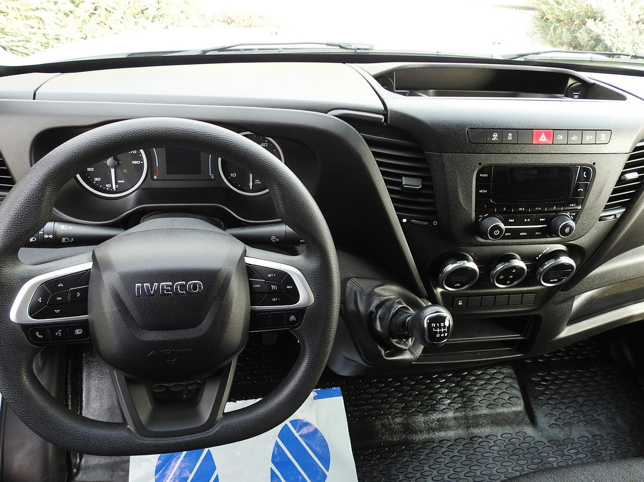 Комбе фургон IVECO DAILY 35C16 BOX LIFT 8 PALLETS CRUISE CONTROL TWIN WHEELS AIR CONDITIONING 160HP: слика 28 Комбе фургон IVECO DAILY 35C16 BOX LIFT 8 PALLETS CRUISE CONTROL TWIN WHEELS AIR CONDITIONING 160HP: слика 28