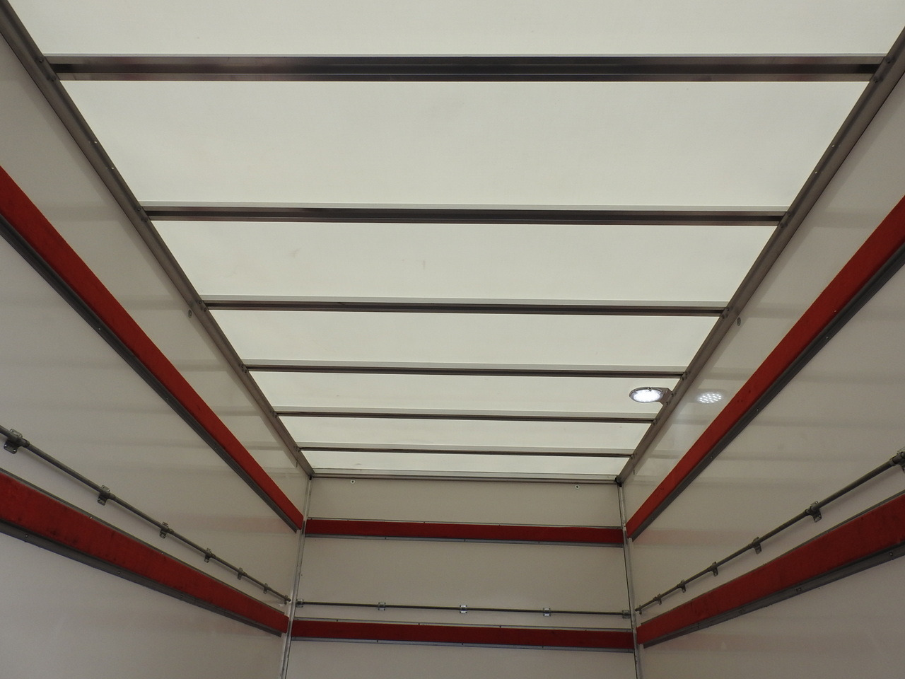 Комбе фургон IVECO DAILY 35C16 BOX LIFT 8 PALLETS CRUISE CONTROL TWIN WHEELS AIR CONDITIONING 160HP: слика 22 Комбе фургон IVECO DAILY 35C16 BOX LIFT 8 PALLETS CRUISE CONTROL TWIN WHEELS AIR CONDITIONING 160HP: слика 22