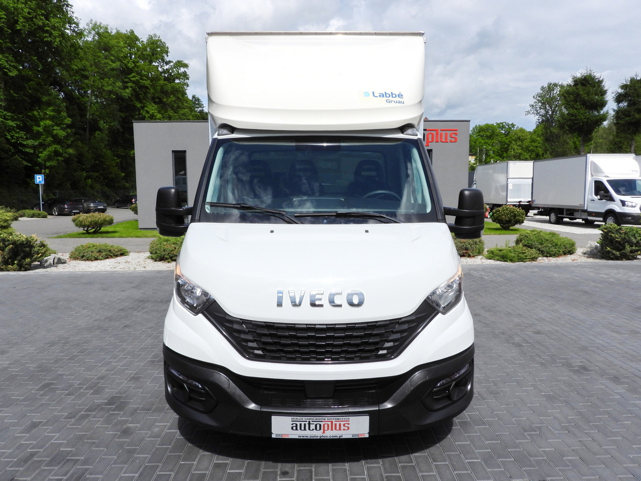 IVECO DAILY 35C16 BOX LIFT 8 PALLETS CRUISE CONTROL TWIN WHEELS AIR CONDITIONING 160HP - Комбе фургон: слика 5 IVECO DAILY 35C16 BOX LIFT 8 PALLETS CRUISE CONTROL TWIN WHEELS AIR CONDITIONING 160HP - Комбе фургон: слика 5