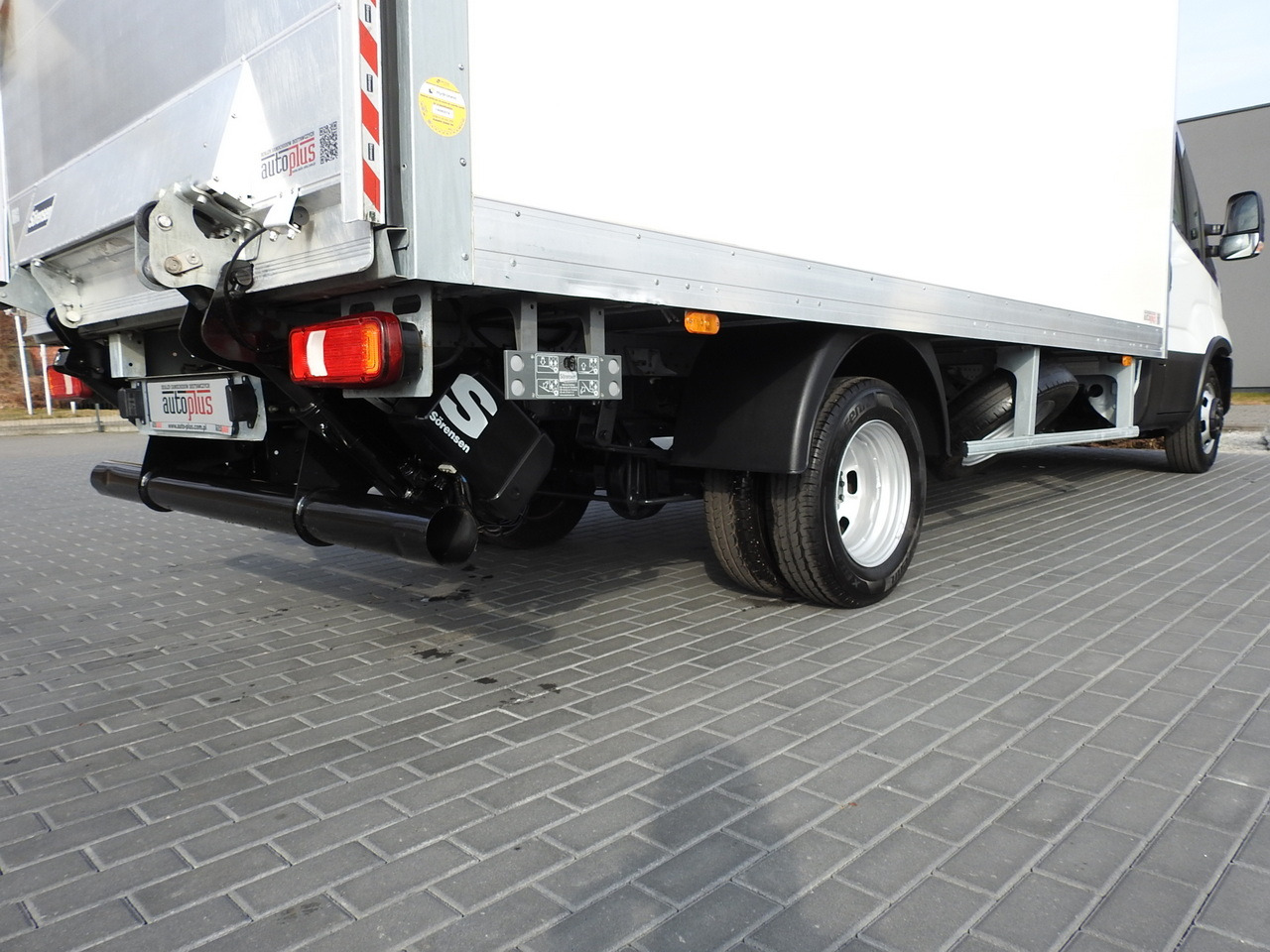 Комбе фургон IVECO DAILY 35C16 BOX LIFT 8 PALLETS CRUISE CONTROL TWIN WHEELS AIR CONDITIONING 160HP: слика 17 Комбе фургон IVECO DAILY 35C16 BOX LIFT 8 PALLETS CRUISE CONTROL TWIN WHEELS AIR CONDITIONING 160HP: слика 17