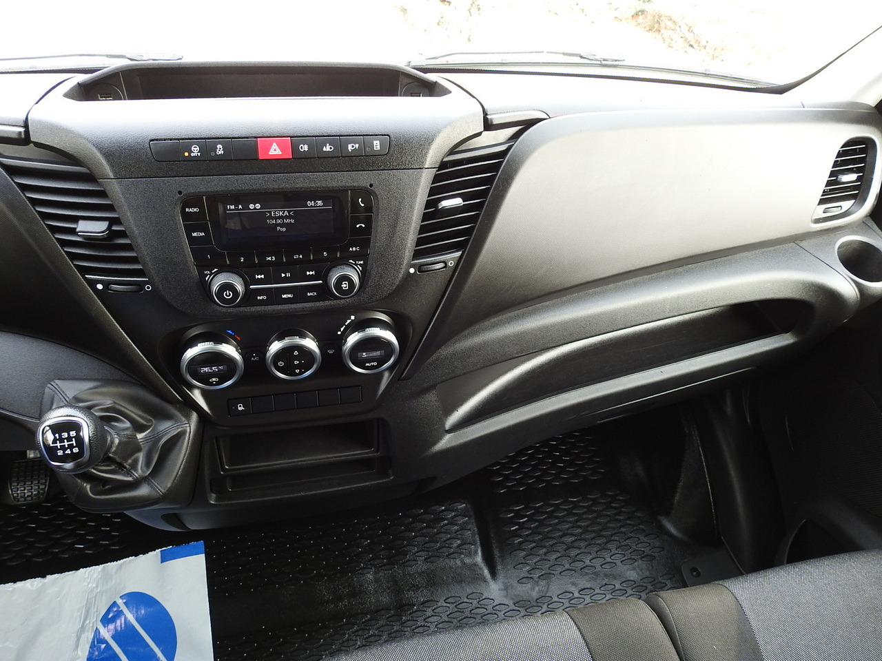 Комбе фургон IVECO DAILY 35C16 BOX LIFT 8 PALLETS CRUISE CONTROL TWIN WHEELS AIR CONDITIONING 160HP: слика 33 Комбе фургон IVECO DAILY 35C16 BOX LIFT 8 PALLETS CRUISE CONTROL TWIN WHEELS AIR CONDITIONING 160HP: слика 33