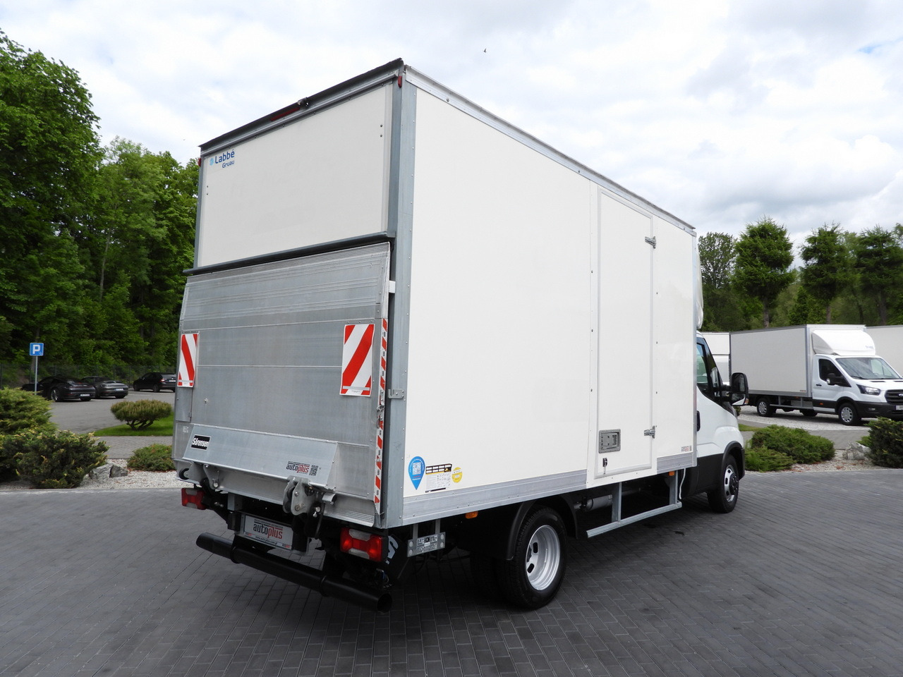 IVECO DAILY 35C16 BOX LIFT 8 PALLETS CRUISE CONTROL TWIN WHEELS AIR CONDITIONING 160HP - Комбе фургон: слика 3 IVECO DAILY 35C16 BOX LIFT 8 PALLETS CRUISE CONTROL TWIN WHEELS AIR CONDITIONING 160HP - Комбе фургон: слика 3
