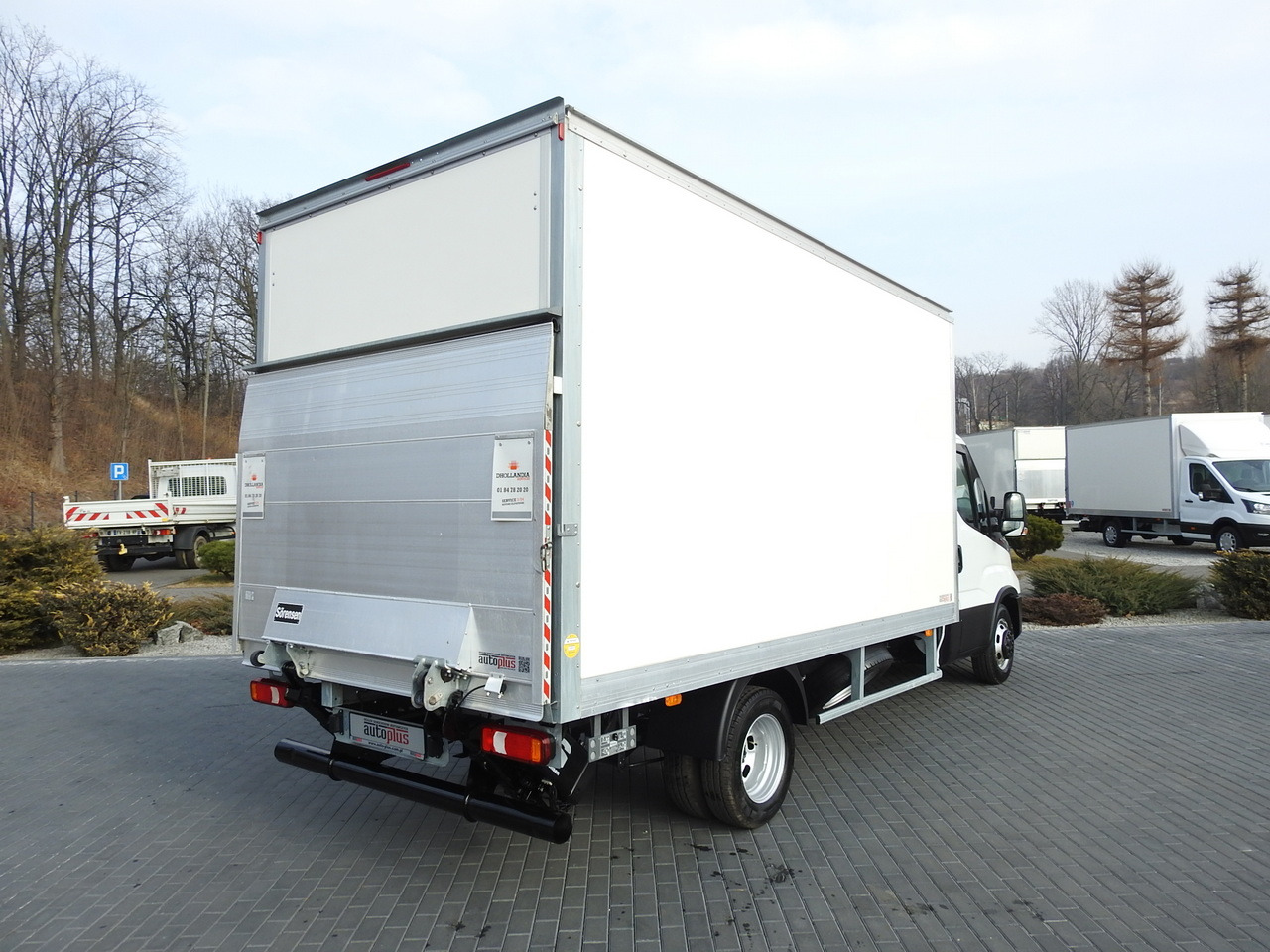 IVECO DAILY 35C16 BOX LIFT 8 PALLETS CRUISE CONTROL TWIN WHEELS AIR CONDITIONING 160HP - Комбе фургон: слика 3 IVECO DAILY 35C16 BOX LIFT 8 PALLETS CRUISE CONTROL TWIN WHEELS AIR CONDITIONING 160HP - Комбе фургон: слика 3