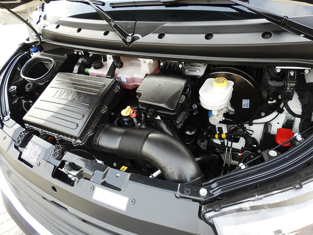 Комбе фургон IVECO DAILY 35C16 BOX LIFT 8 PALLETS CRUISE CONTROL TWIN WHEELS AIR CONDITIONING 160HP: слика 24 Комбе фургон IVECO DAILY 35C16 BOX LIFT 8 PALLETS CRUISE CONTROL TWIN WHEELS AIR CONDITIONING 160HP: слика 24