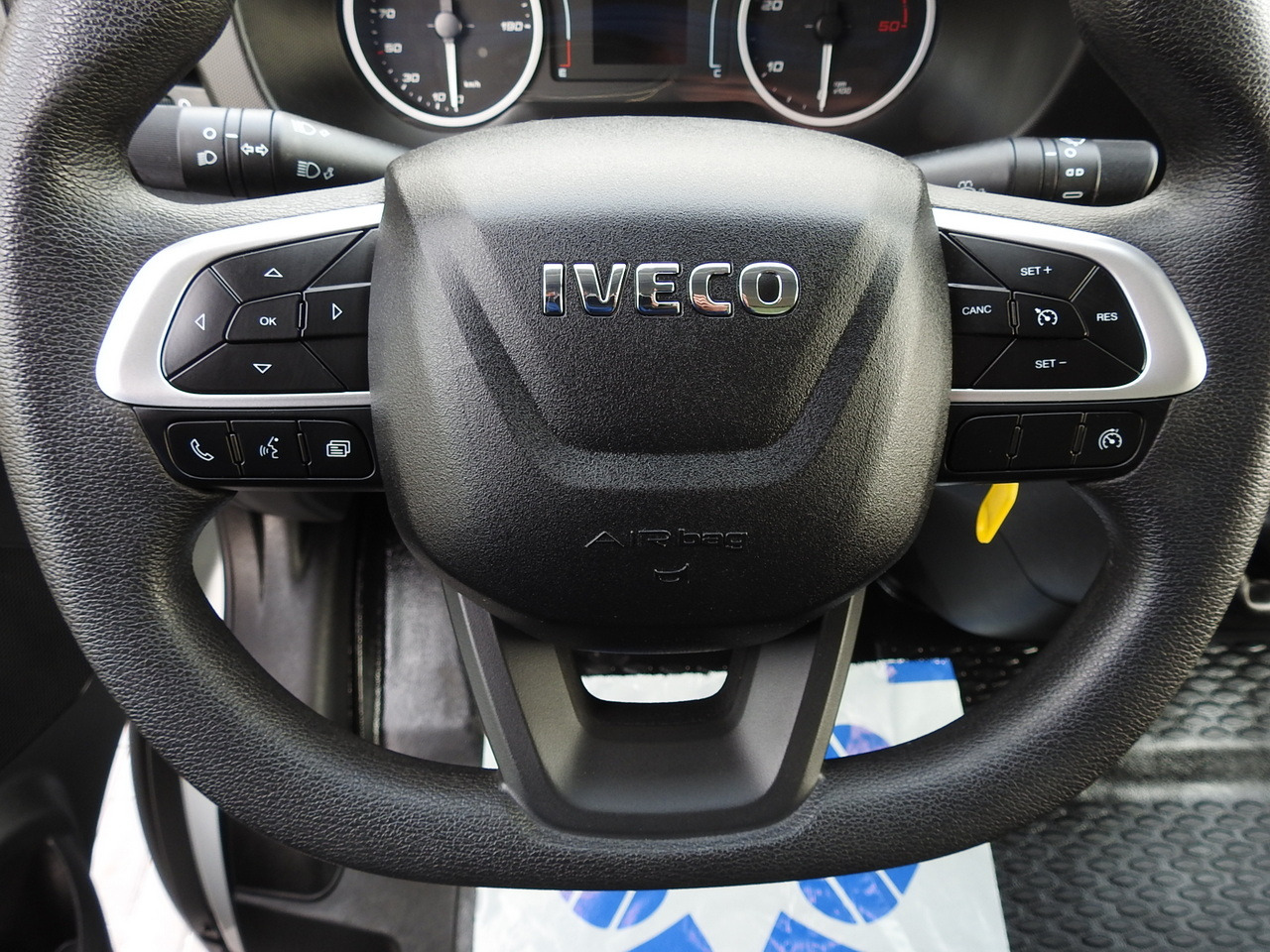 Комбе фургон IVECO DAILY 35C16 BOX LIFT 8 PALLETS CRUISE CONTROL TWIN WHEELS AIR CONDITIONING 160HP: слика 29 Комбе фургон IVECO DAILY 35C16 BOX LIFT 8 PALLETS CRUISE CONTROL TWIN WHEELS AIR CONDITIONING 160HP: слика 29