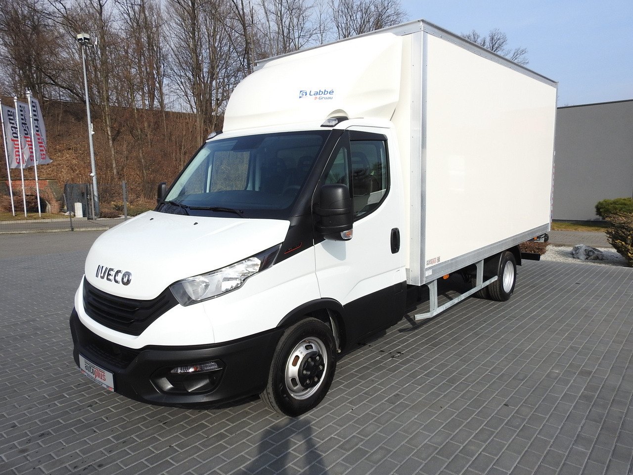 Комбе фургон IVECO DAILY 35C16 BOX LIFT 8 PALLETS CRUISE CONTROL TWIN WHEELS AIR CONDITIONING 160HP: слика 6 Комбе фургон IVECO DAILY 35C16 BOX LIFT 8 PALLETS CRUISE CONTROL TWIN WHEELS AIR CONDITIONING 160HP: слика 6