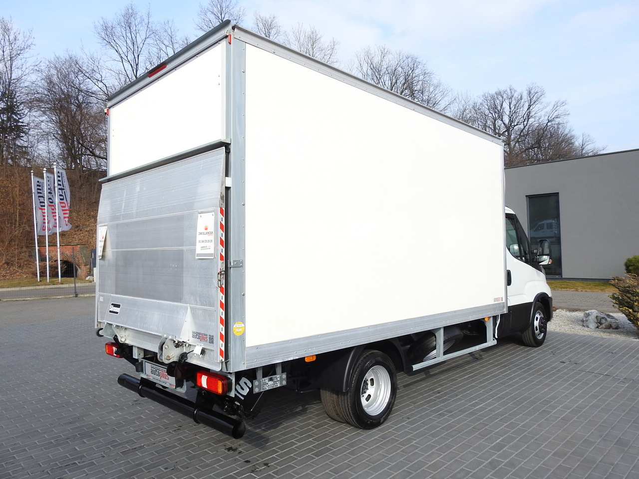 Комбе фургон IVECO DAILY 35C16 BOX LIFT 8 PALLETS CRUISE CONTROL TWIN WHEELS AIR CONDITIONING 160HP: слика 13 Комбе фургон IVECO DAILY 35C16 BOX LIFT 8 PALLETS CRUISE CONTROL TWIN WHEELS AIR CONDITIONING 160HP: слика 13