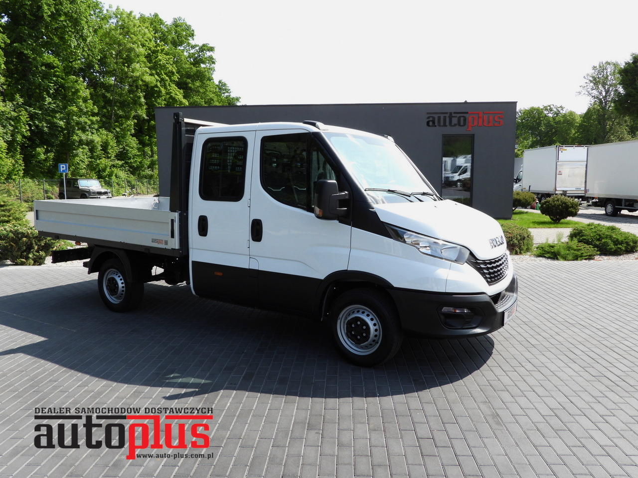 IVECO DAILY 35S12 STAKE BODY DOUBLE CABIN DOKA 7 SEATS AIR CONDITIONING 120HP - Комби со двојна кабина: слика 1 IVECO DAILY 35S12 STAKE BODY DOUBLE CABIN DOKA 7 SEATS AIR CONDITIONING 120HP - Комби со двојна кабина: слика 1