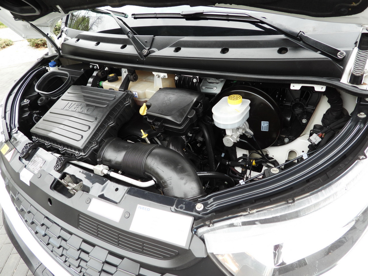 Комбе ладилник IVECO DAILY 35S14 REFRIGERATOR VAN 0*C POWER SUPPLY 230V CRUISE CONTROL AUTOMATIC TRANSMISSION HI-MATIC AIR CONDITIONING  140HP: слика 33