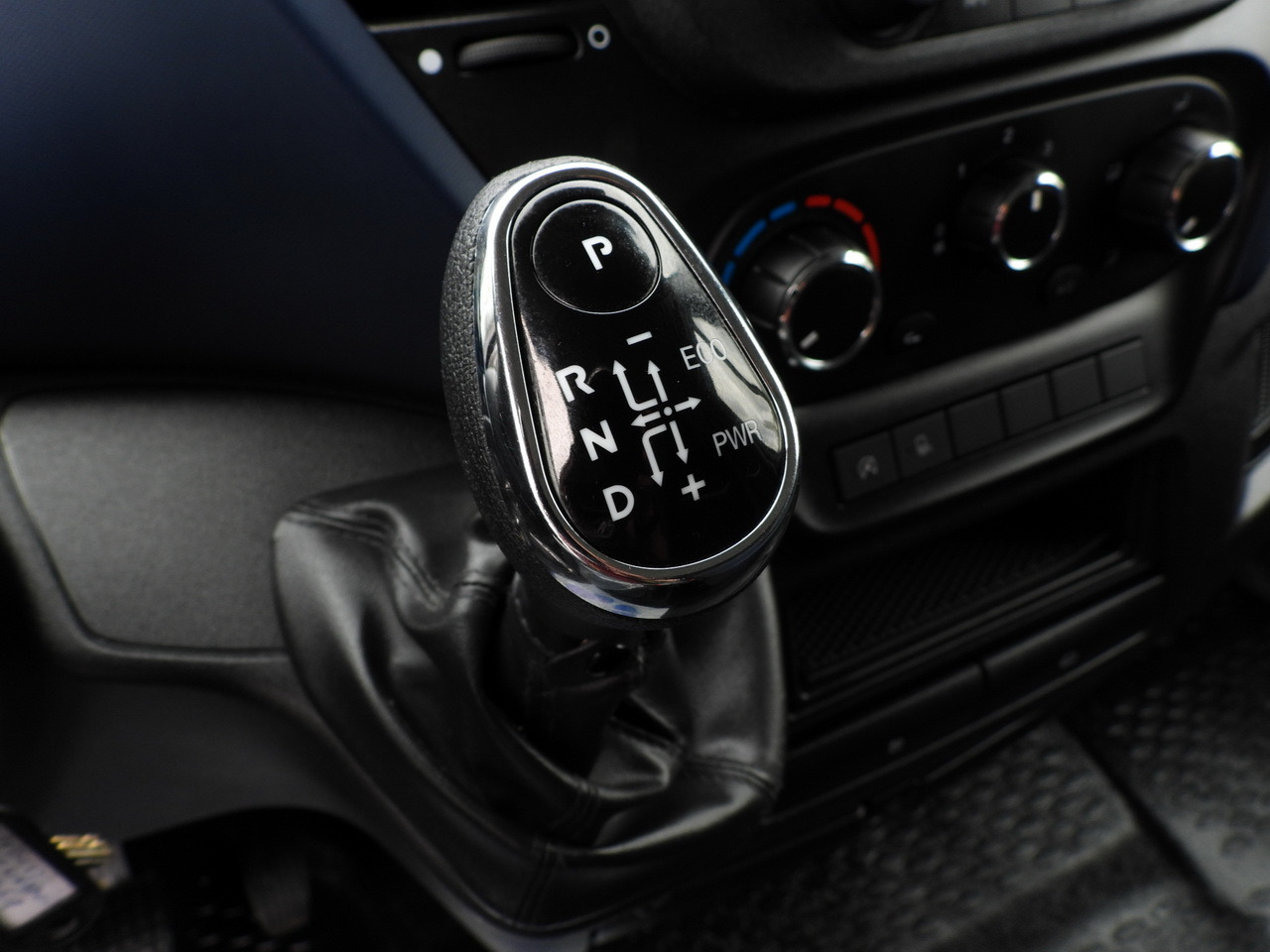 Комбе ладилник IVECO DAILY 35S14 REFRIGERATOR VAN 0*C POWER SUPPLY 230V CRUISE CONTROL AUTOMATIC TRANSMISSION HI-MATIC AIR CONDITIONING  140HP: слика 39