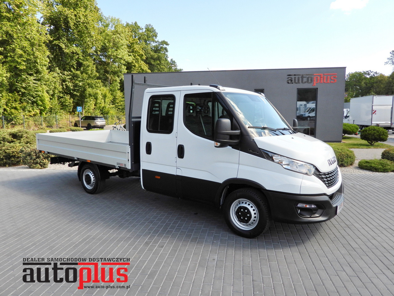 IVECO DAILY 35S14 STAKE BODY DOUBLE CABIN DOKA 7 SEATS CRUISE CONTROL AIR CONDITIONING 135HP - Комби со двојна кабина: слика 1 IVECO DAILY 35S14 STAKE BODY DOUBLE CABIN DOKA 7 SEATS CRUISE CONTROL AIR CONDITIONING 135HP - Комби со двојна кабина: слика 1