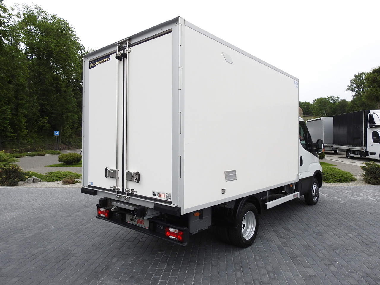 IVECO DAILY 35S15 REGRIGERATOR BOX -12*C 8 PALLETS CRUISE CONTROL TWIN WHEELS AIR CONDITIONING 150HP - Комбе ладилник: слика 3 IVECO DAILY 35S15 REGRIGERATOR BOX -12*C 8 PALLETS CRUISE CONTROL TWIN WHEELS AIR CONDITIONING 150HP - Комбе ладилник: слика 3