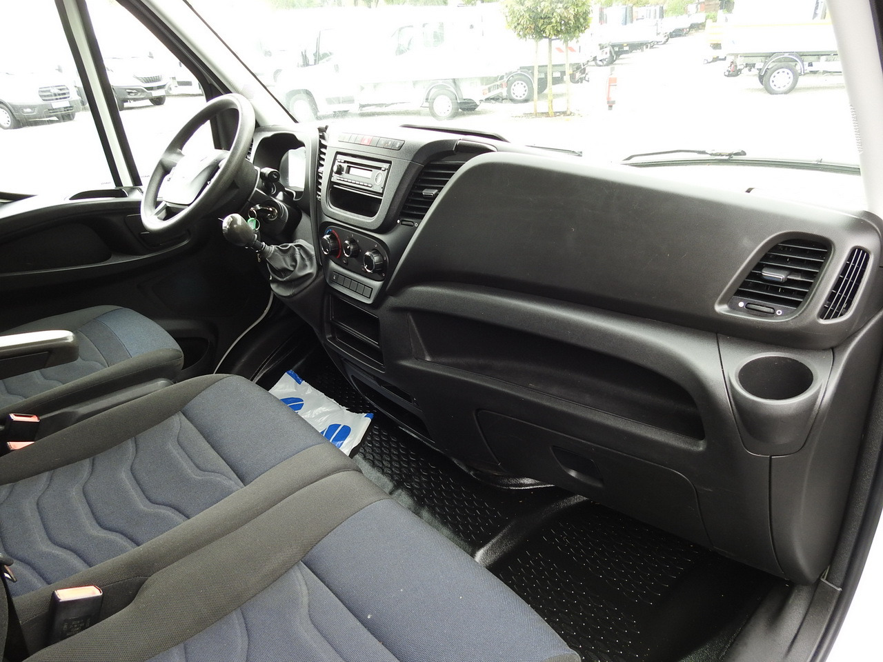 Комби со двојна кабина IVECO DAILY 35S15 STAKE BODY DOUBLE CABIN DOKA 7 SEATS AIR CONDITIONING  150HP: слика 39