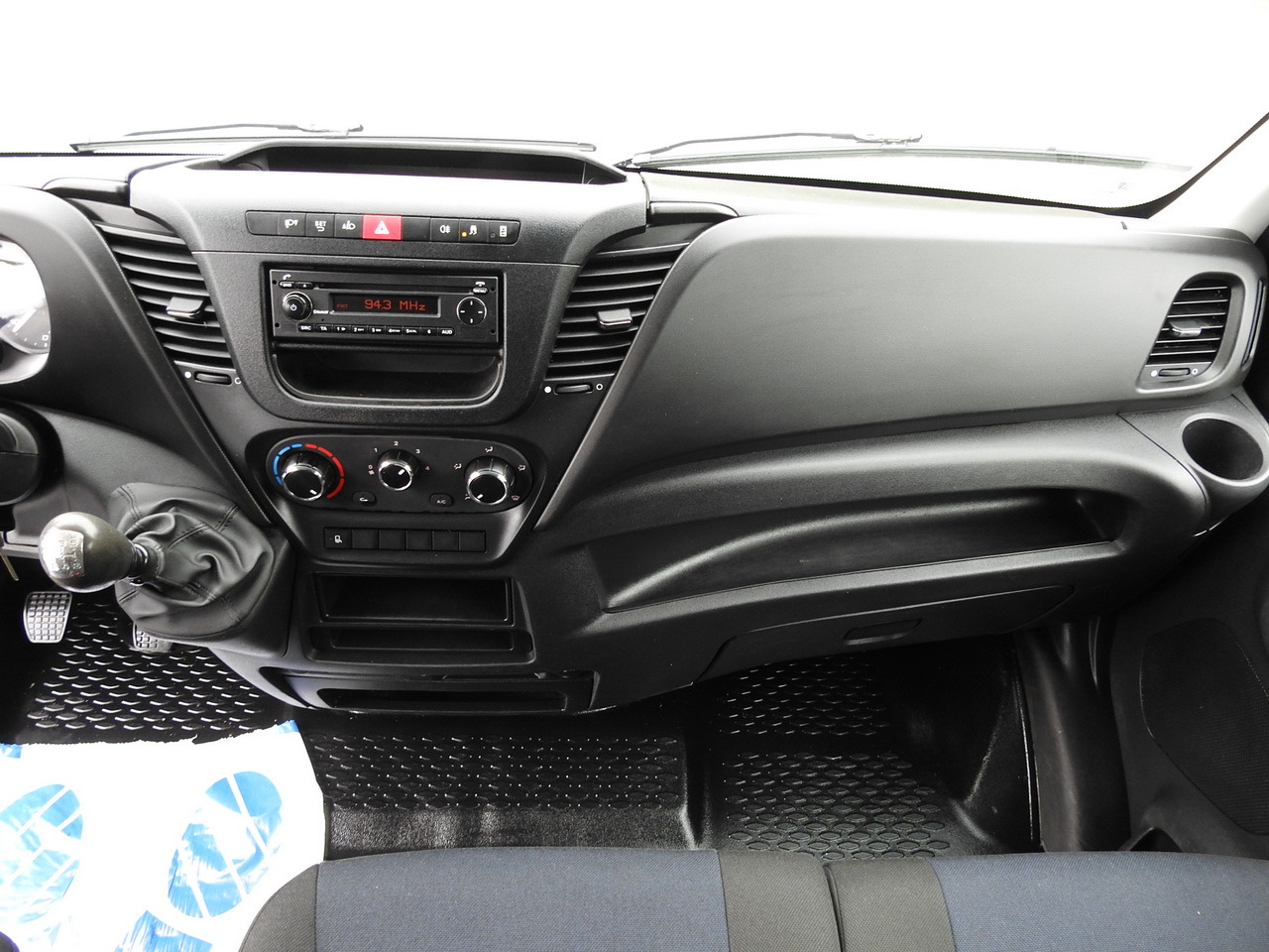 Комби со двојна кабина IVECO DAILY 35S15 STAKE BODY DOUBLE CABIN DOKA 7 SEATS AIR CONDITIONING  150HP: слика 32