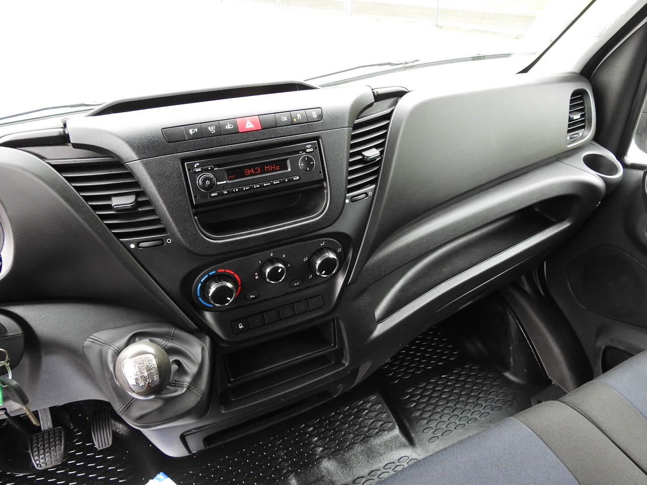 Комби со двојна кабина IVECO DAILY 35S15 STAKE BODY DOUBLE CABIN DOKA 7 SEATS AIR CONDITIONING  150HP: слика 31