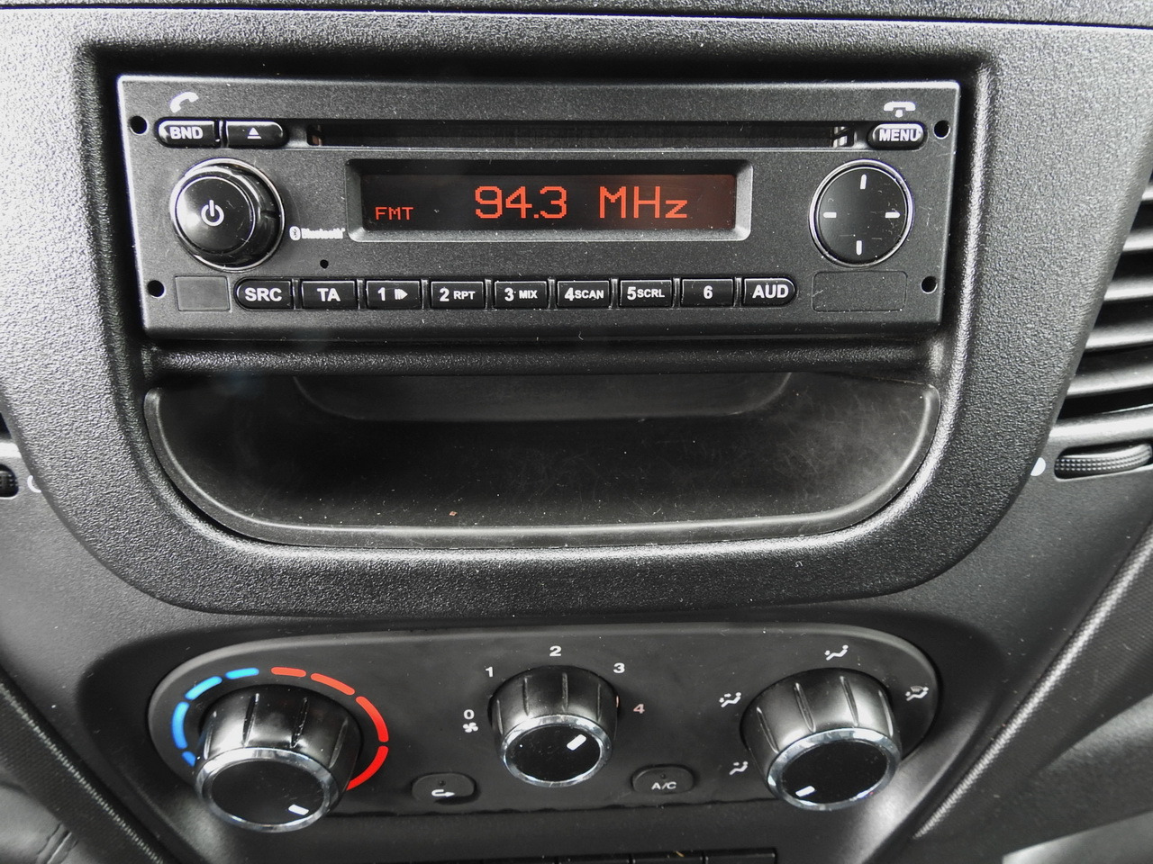 Комби со двојна кабина IVECO DAILY 35S15 STAKE BODY DOUBLE CABIN DOKA 7 SEATS AIR CONDITIONING  150HP: слика 35