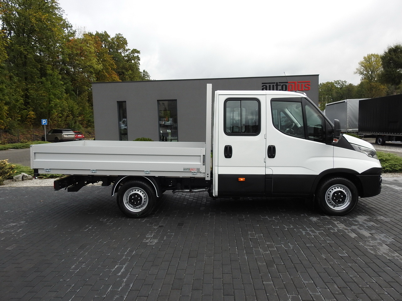 Комби со двојна кабина IVECO DAILY 35S15 STAKE BODY DOUBLE CABIN DOKA 7 SEATS AIR CONDITIONING  150HP: слика 7