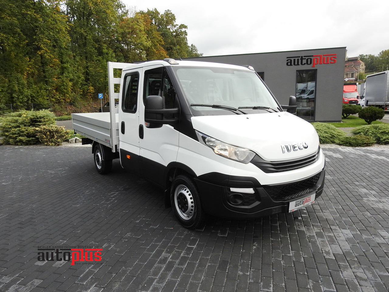 IVECO DAILY 35S15 STAKE BODY DOUBLE CABIN DOKA 7 SEATS AIR CONDITIONING 150HP - Комбе со отворен сандак: слика 1 IVECO DAILY 35S15 STAKE BODY DOUBLE CABIN DOKA 7 SEATS AIR CONDITIONING 150HP - Комбе со отворен сандак: слика 1