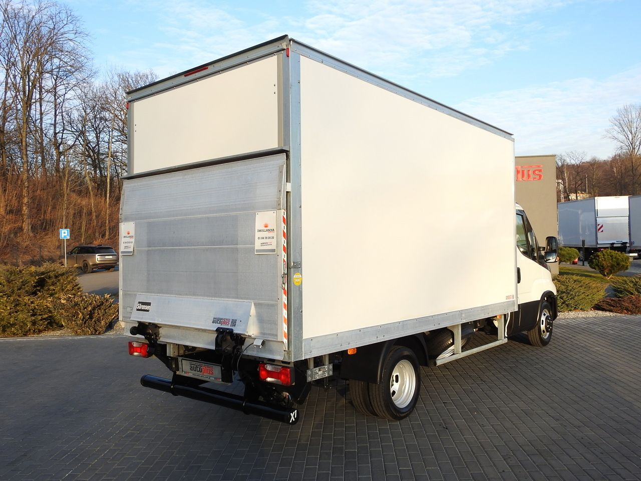 IVECO DAILY 35S16 BOX LIFT 8 PALLETS CRUISE CONTROL AIR CONDITIONING TWIN WHEELS 160HP - Комбе фургон: слика 3 IVECO DAILY 35S16 BOX LIFT 8 PALLETS CRUISE CONTROL AIR CONDITIONING TWIN WHEELS 160HP - Комбе фургон: слика 3