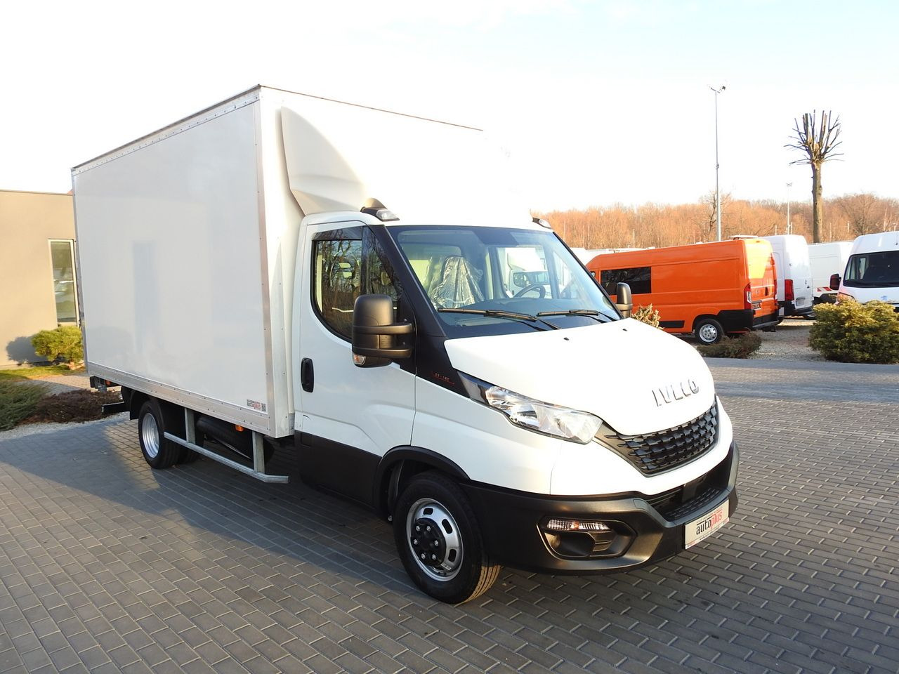 IVECO DAILY 35S16 BOX LIFT 8 PALLETS CRUISE CONTROL AIR CONDITIONING TWIN WHEELS 160HP - Комбе фургон: слика 4 IVECO DAILY 35S16 BOX LIFT 8 PALLETS CRUISE CONTROL AIR CONDITIONING TWIN WHEELS 160HP - Комбе фургон: слика 4
