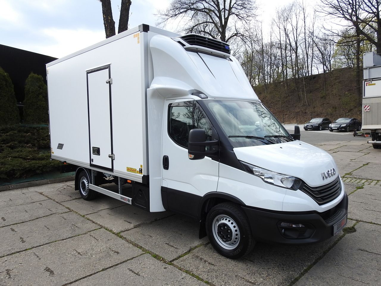 IVECO DAILY 35S16 NEW REGRIGERATOR BOX -10*C 8 PALLETS HEATING FUNCTION POWER SUPPLY 230V CRUISE CONTROL AIR CONDITIONING 160HP - Комбе ладилник: слика 4 IVECO DAILY 35S16 NEW REGRIGERATOR BOX -10*C 8 PALLETS HEATING FUNCTION POWER SUPPLY 230V CRUISE CONTROL AIR CONDITIONING 160HP - Комбе ладилник: слика 4