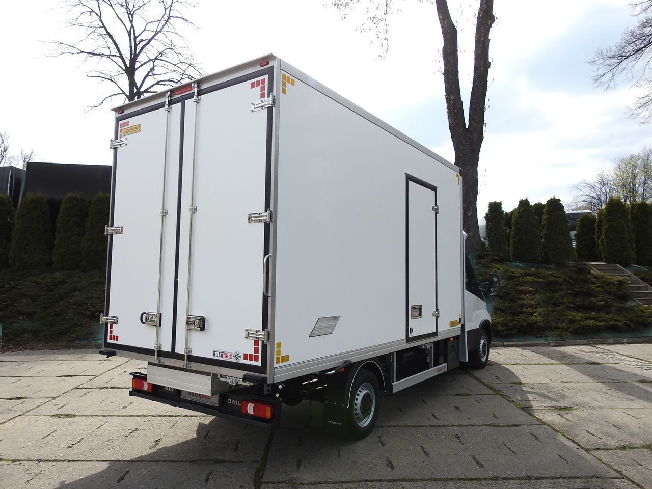 IVECO DAILY 35S16 NEW REGRIGERATOR BOX -10*C 8 PALLETS HEATING FUNCTION POWER SUPPLY 230V CRUISE CONTROL AIR CONDITIONING 160HP - Комбе ладилник: слика 3 IVECO DAILY 35S16 NEW REGRIGERATOR BOX -10*C 8 PALLETS HEATING FUNCTION POWER SUPPLY 230V CRUISE CONTROL AIR CONDITIONING 160HP - Комбе ладилник: слика 3