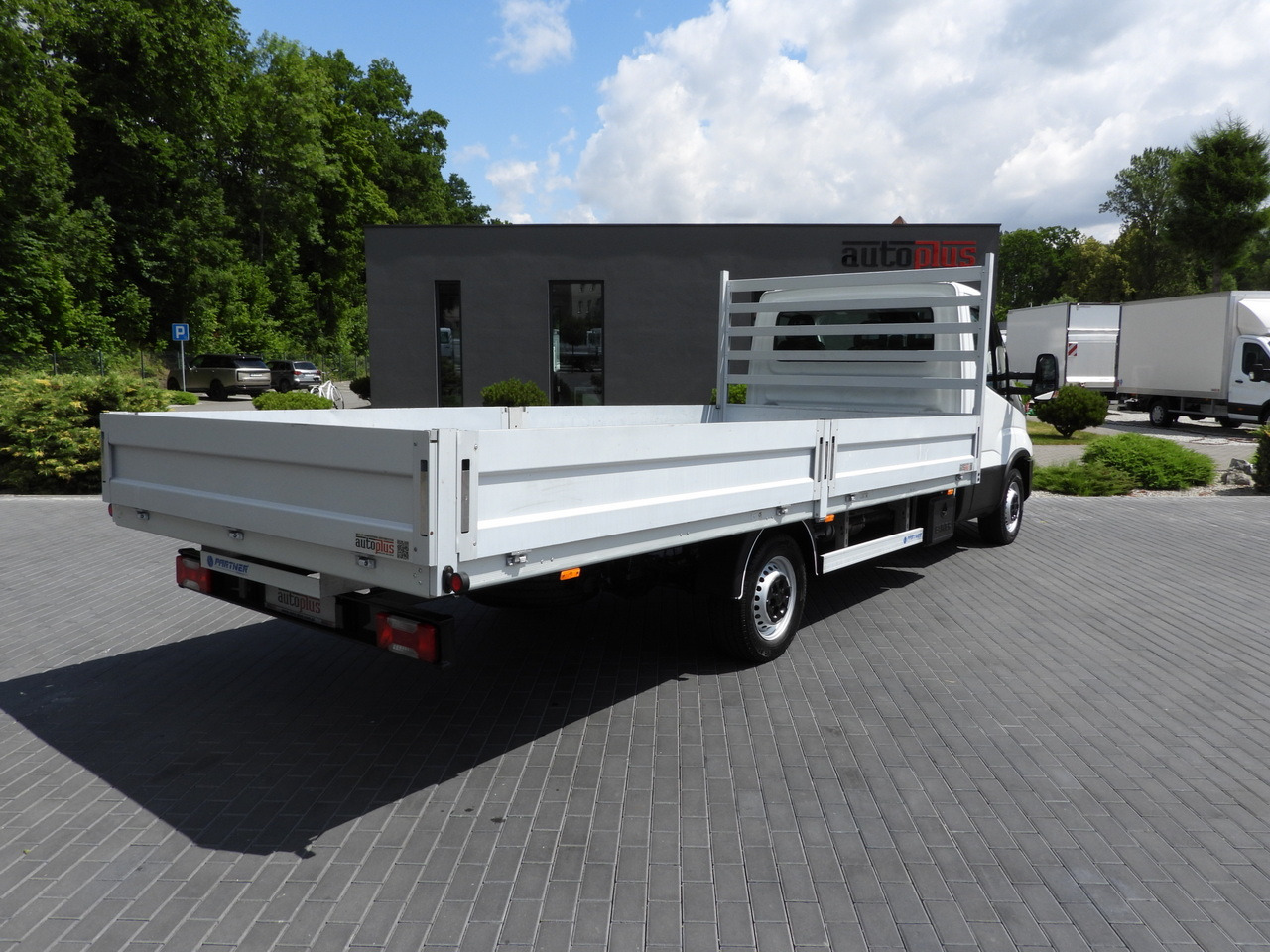 IVECO DAILY 35S16 STAKE BODY 10 PALLETS CRUISE CONTROL AIR CONDITIONING 160HP - Комбе со отворен сандак: слика 3 IVECO DAILY 35S16 STAKE BODY 10 PALLETS CRUISE CONTROL AIR CONDITIONING 160HP - Комбе со отворен сандак: слика 3