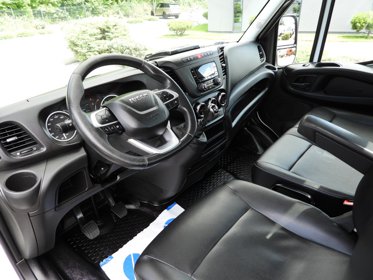 IVECO DAILY 35S16 STAKE BODY 10 PALLETS CRUISE CONTROL AIR CONDITIONING 160HP - Комбе со отворен сандак: слика 2 IVECO DAILY 35S16 STAKE BODY 10 PALLETS CRUISE CONTROL AIR CONDITIONING 160HP - Комбе со отворен сандак: слика 2