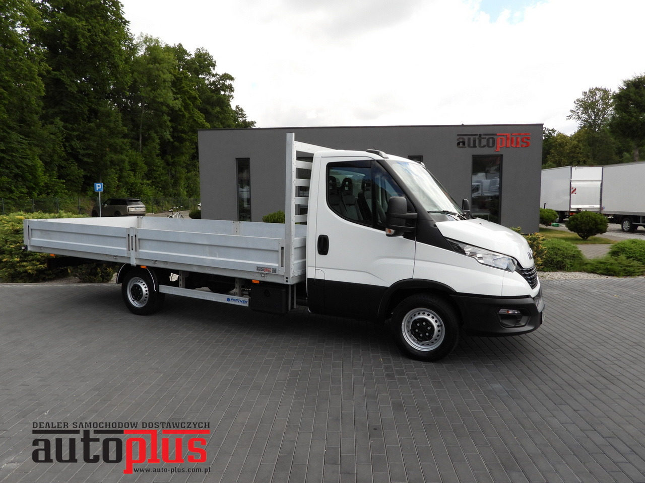 IVECO DAILY 35S16 STAKE BODY 10 PALLETS CRUISE CONTROL AIR CONDITIONING 160HP - Комбе со отворен сандак: слика 1 IVECO DAILY 35S16 STAKE BODY 10 PALLETS CRUISE CONTROL AIR CONDITIONING 160HP - Комбе со отворен сандак: слика 1