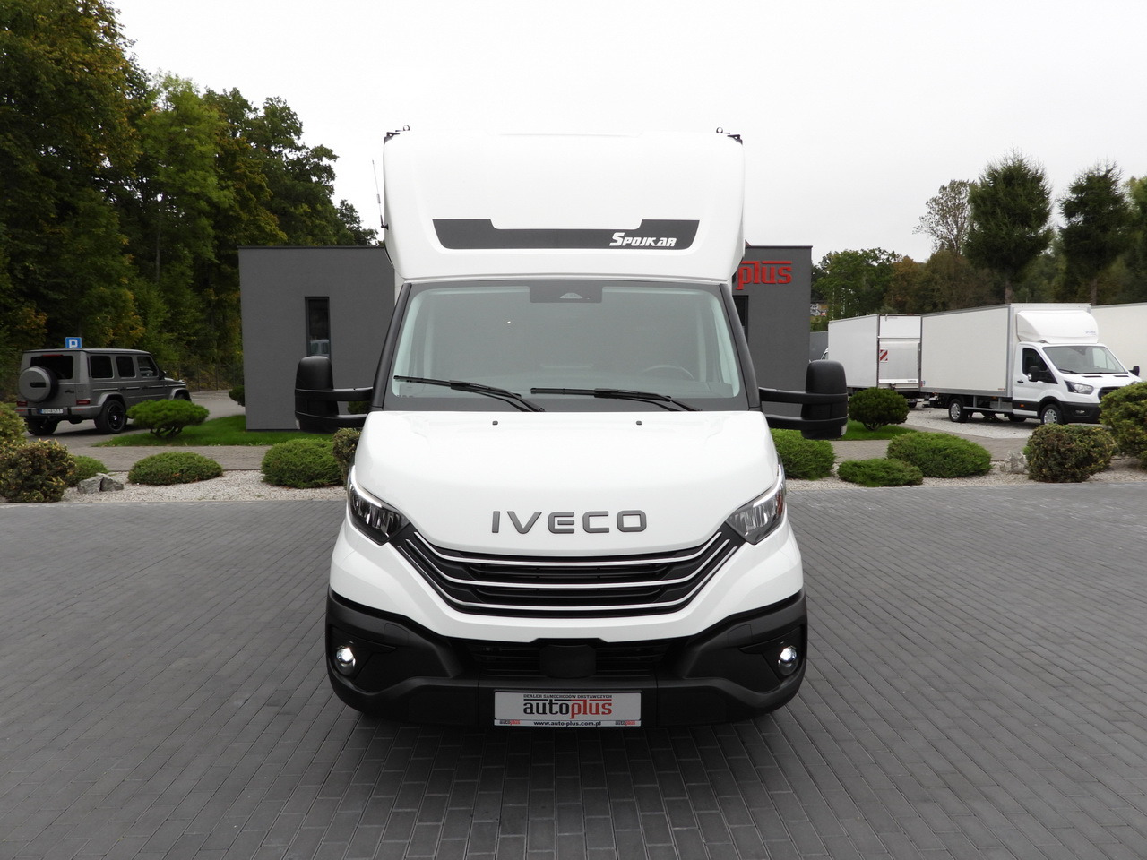 IVECO DAILY 35S18 BOX HI-MATIC LIFT 8 PALLETS CRUISE CONTROL NAVIGATION LED LIGHTS PNEUMATICS AUTOMATIC TRANSMISSION HI-MATIC AIR CONDITIONING 180HP - Комбе ладилник: слика 5 IVECO DAILY 35S18 BOX HI-MATIC LIFT 8 PALLETS CRUISE CONTROL NAVIGATION LED LIGHTS PNEUMATICS AUTOMATIC TRANSMISSION HI-MATIC AIR CONDITIONING 180HP - Комбе ладилник: слика 5
