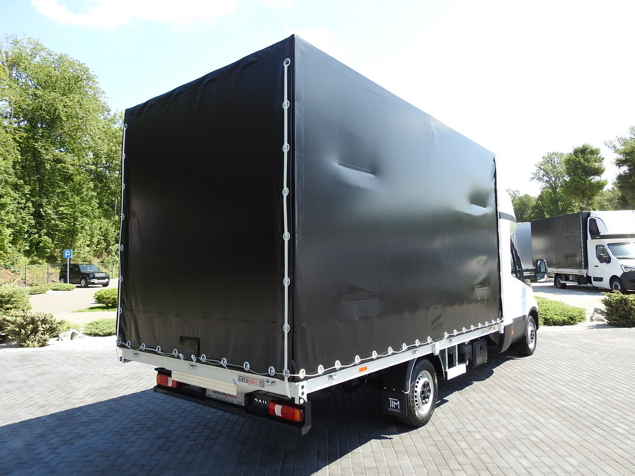 IVECO DAILY 35S18 NEW TARPAULIN 8 PALLETS CRUISE CONTROL NAVIGATION LED LIGHTS AUTOMATIC TRANSMISSION HI-MATIC MANUFACTURERS WARRANTY 180HP - Комбе со церада: слика 3 IVECO DAILY 35S18 NEW TARPAULIN 8 PALLETS CRUISE CONTROL NAVIGATION LED LIGHTS AUTOMATIC TRANSMISSION HI-MATIC MANUFACTURERS WARRANTY 180HP - Комбе со церада: слика 3