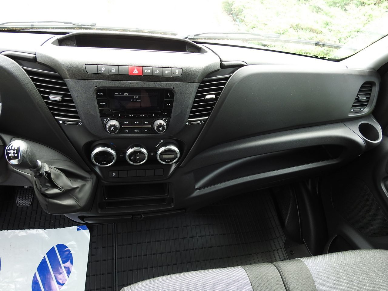 Нов Комбе со церада IVECO DAILY 35S18 NEW TARPAULIN WEBASTO CRUISE CONTROL AIR CONDITIONING 180HP: слика 36