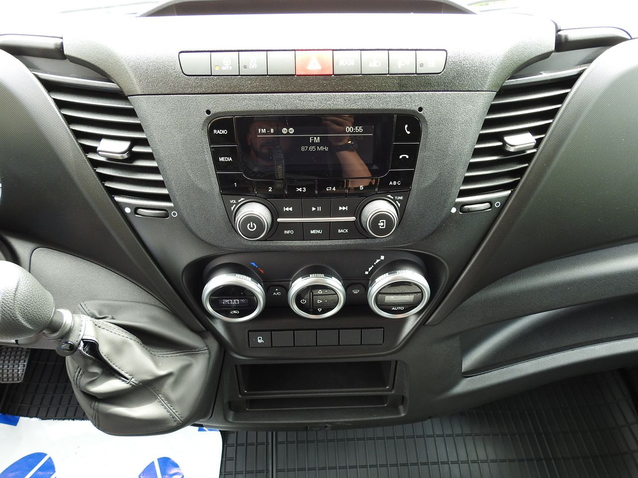 Нов Комбе со церада IVECO DAILY 35S18 NEW TARPAULIN WEBASTO CRUISE CONTROL AIR CONDITIONING 180HP: слика 37