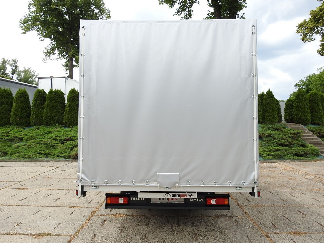 Нов Комбе со церада IVECO DAILY 35S18 NEW TARPAULIN WEBASTO CRUISE CONTROL AIR CONDITIONING 180HP: слика 11