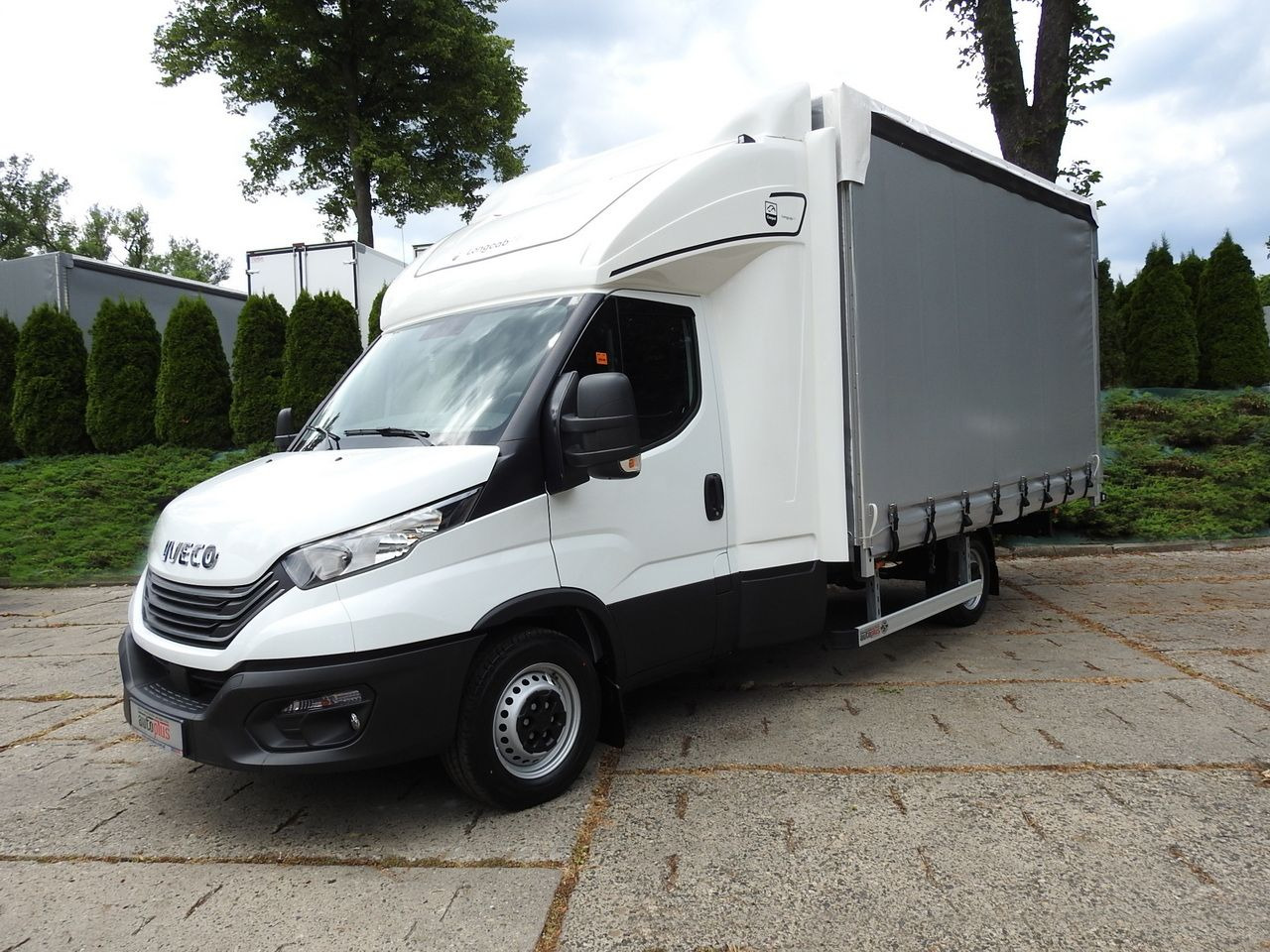 Нов Комбе со церада IVECO DAILY 35S18 NEW TARPAULIN WEBASTO CRUISE CONTROL AIR CONDITIONING 180HP: слика 23